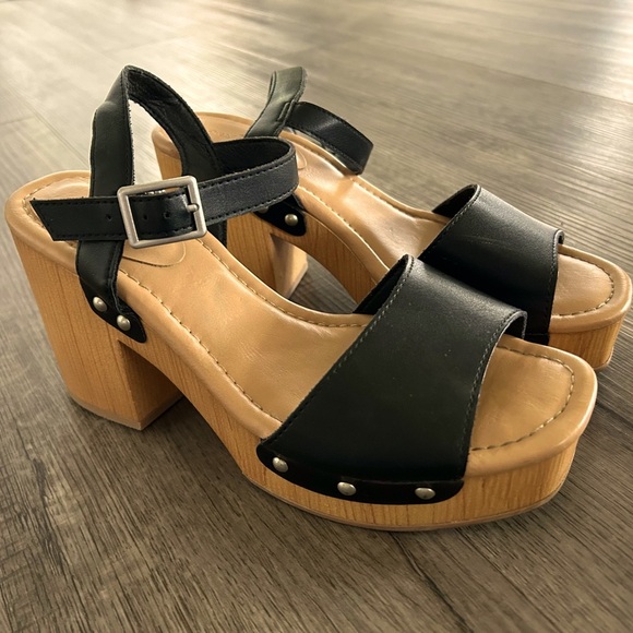 Universal Thread Shoes - Women’s Universal Thread Clog Sandals